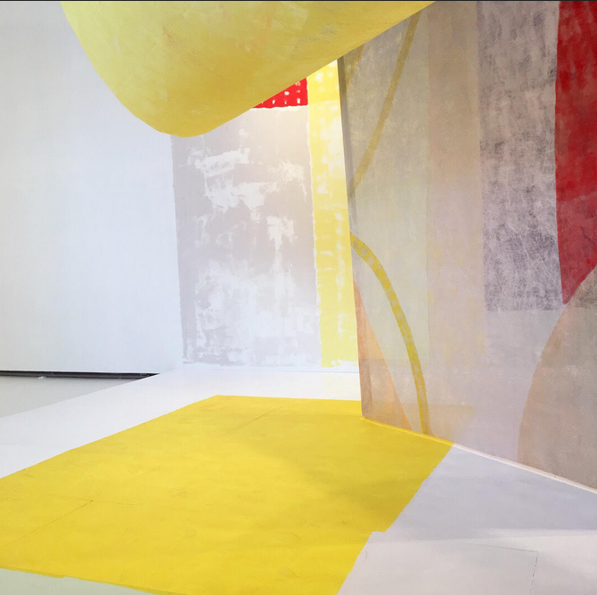 This image shows Anna Kunz’s exhibition Color Cast at the Hyde Park Art Center, a series of curtain-like textiles and wall paintings turn the gallery into an immersive experience of color, light, and physical sensation. Anna Kunz Color Cast installation view, 2018, at Hyde Park Art Center, Chicago. Photo courtesy of Hyde Park Art Center, Chicago.