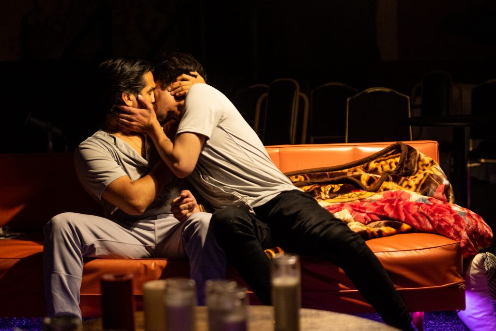 Image: Two actors kissing during their performance in 'The Wizards.' Photo courtesy of the Chicago Latino Theater Alliance.