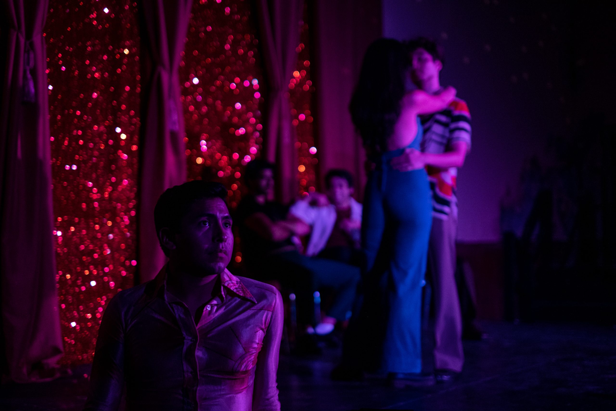 Image: Actors performing a scene during 'The Wizards.' Photo by Joel Maisonet and courtesy of the Chicago Latino Theater Alliance.