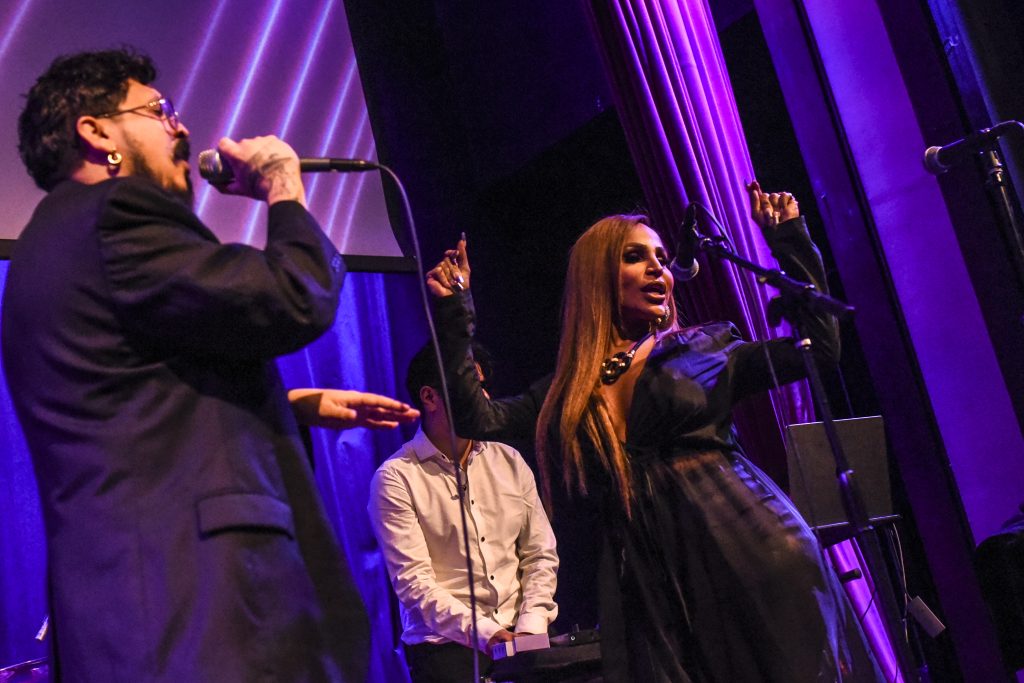 Image (left): Lila Star, one of Chicago’s top trans rappers, joined Lester Rey for a powerful performance of their song "Ni Santa." Digital foto by Carolina Sánchez. 