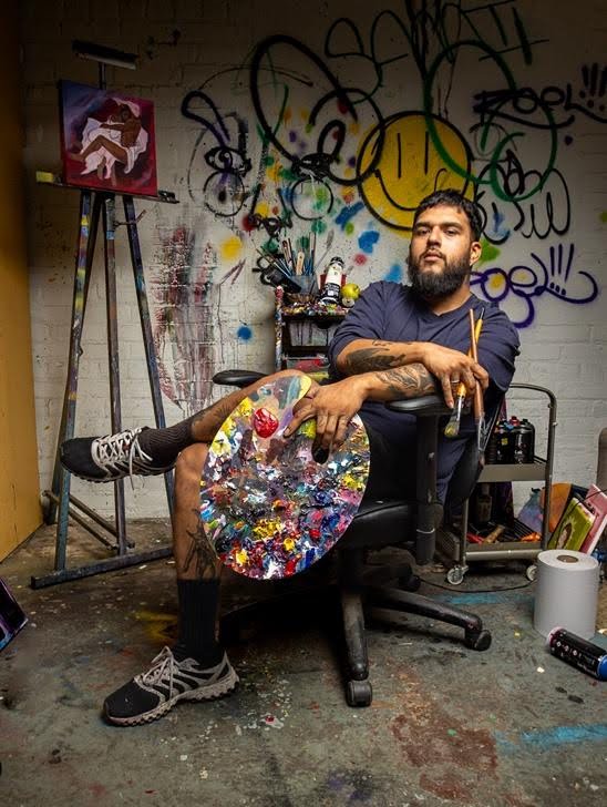 Imagen: Fotografía de Samuel Penaloza en su estudio de Indianápolis. Foto cortesía del artista.
